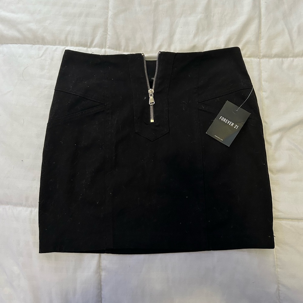NWT FOREVER 21 ZIP UP SHORT SKIRT ✨
